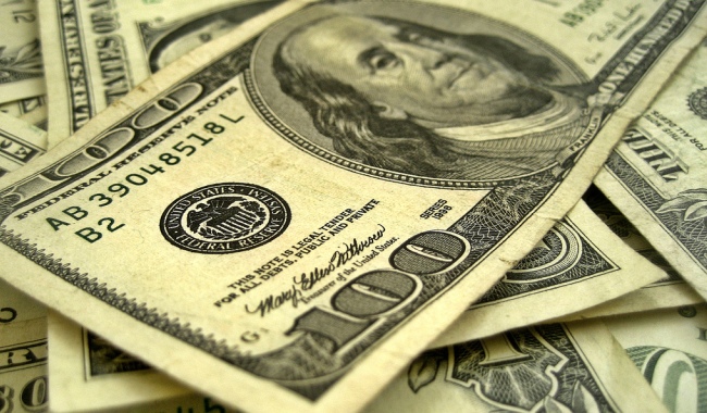 Dolar je ojacao nakon sto je prodaja postojecih kuca u SAD-u porasla u septembru